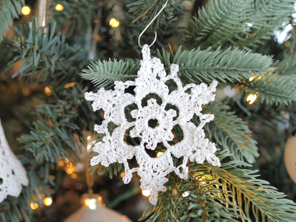 crocheted snowflake free pattern