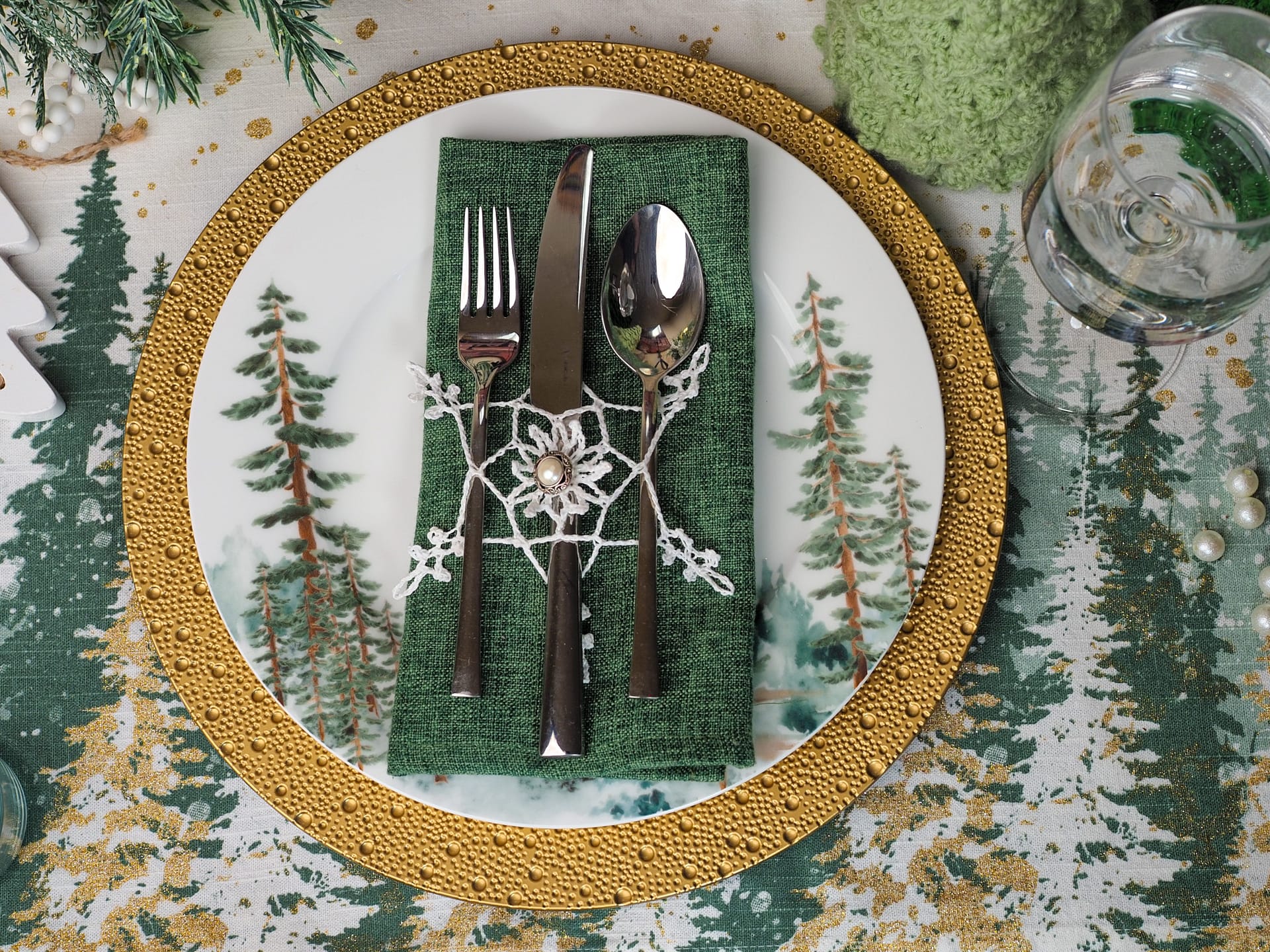 Fancy Snowflake Crochet Cutlery Holder – Free Pattern