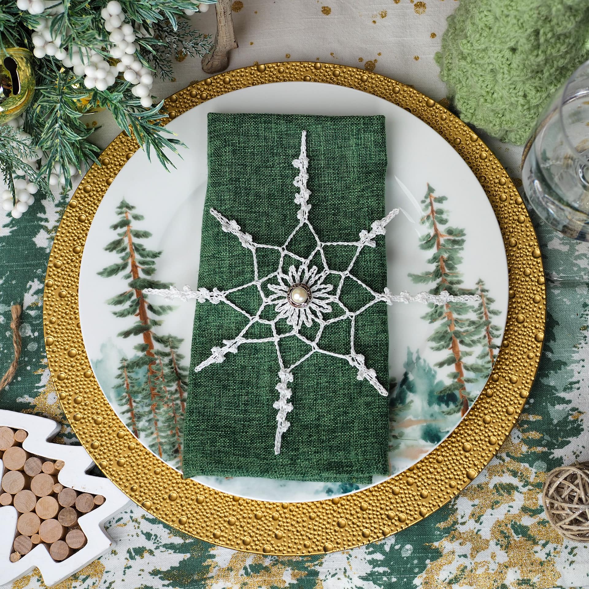 Traditional Snowflake Ornament: Lacy 8-Pointed Star